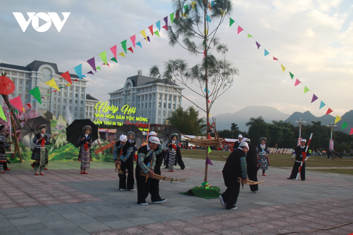 Ngày xuân tìm hiểu về Hội Gầu Tào của đồng bào Mông Trạm Tấu - Yên Bái